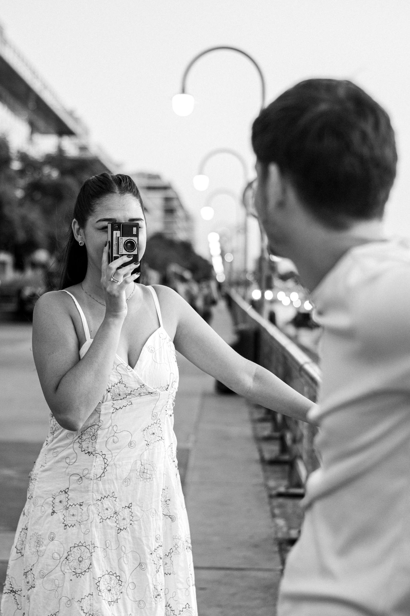Couple enjoying a moment together with a vintage camera in Buenos Aires.